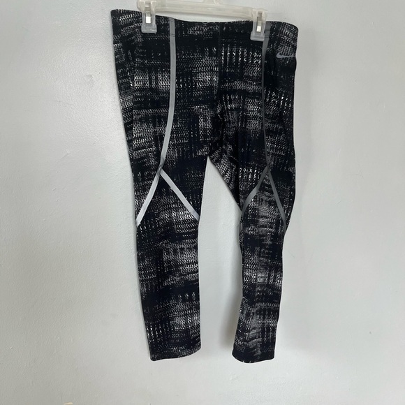 Nike Dri-Fit Reflective Cropped Running Athletic Capri Leggings Black Medium - Picture 4 of 11